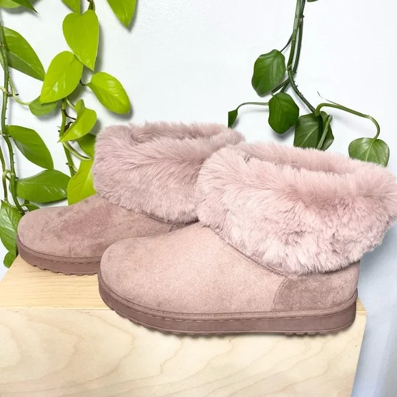 NWT 7.5, light pink fuzzy fur booties - Picture 1 of 9